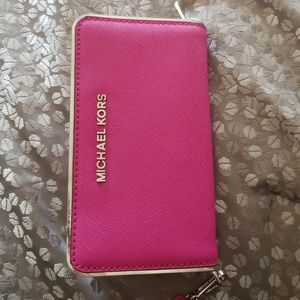 Fusica Michael Kors wristlet